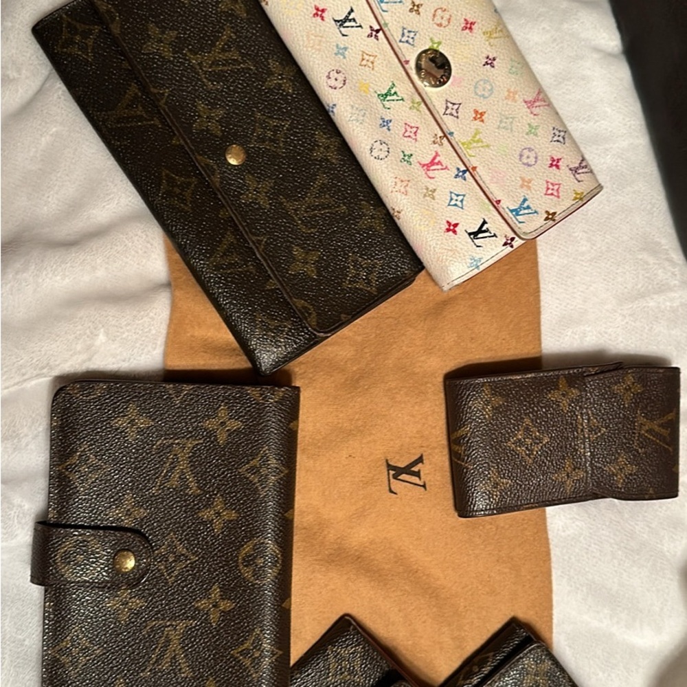 Lot Of 9 Designer Wallets Authentic - Picture 5 of 9